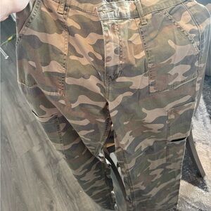 No Boundaries Women’s Camo Cargo Pants
